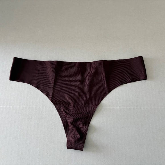 Lululemon InvisiWear Mid-Rise Thong - Size S - In Bag. - Picture 1 of 7
